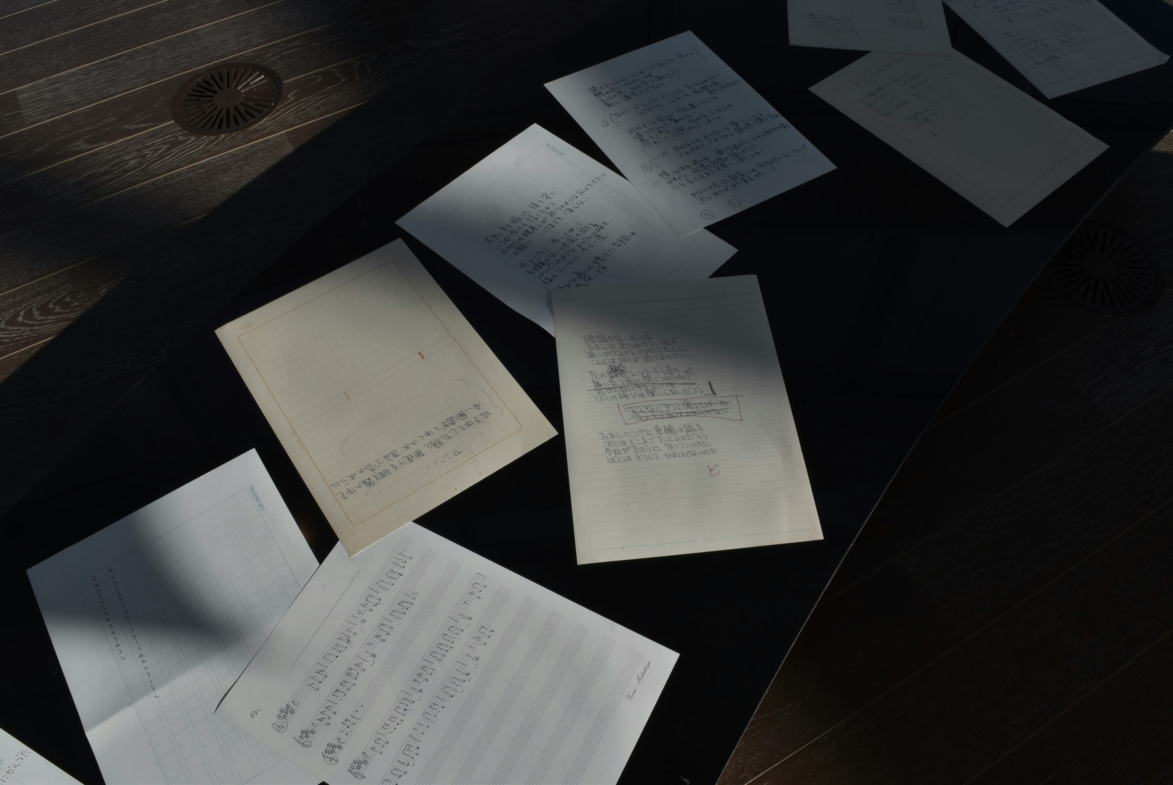 Scattered Chaotic Notes